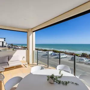  Holiday home Henley Beachfront Luxury With Sauna Just 200m From Henley Square!
